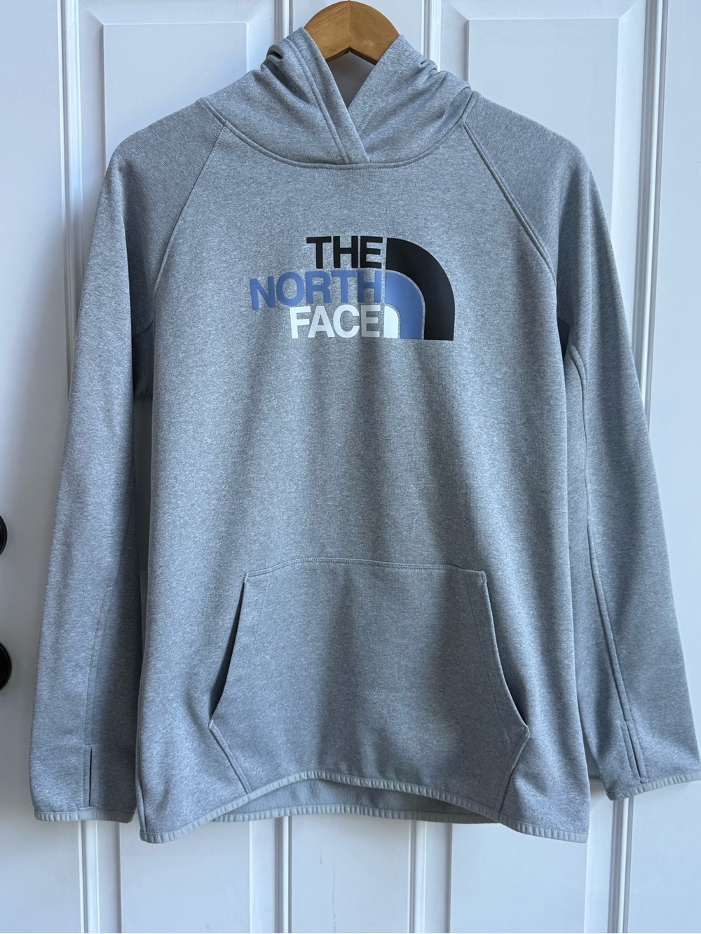 Crewneck Hoodie Women’s North Face Light Gray Pullover with Pockets Thumbholes